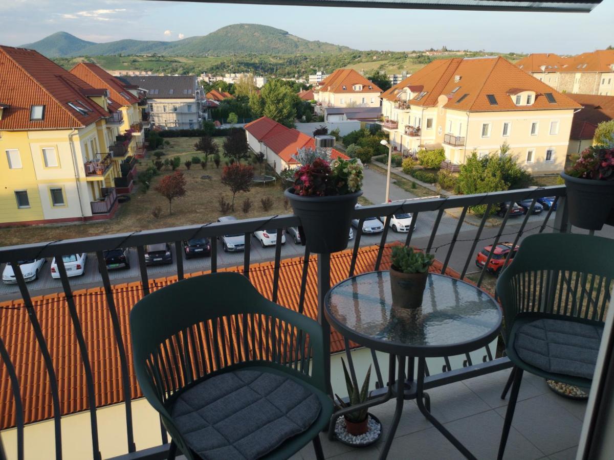 Orsika Hilltop Apartman Eger Exterior photo