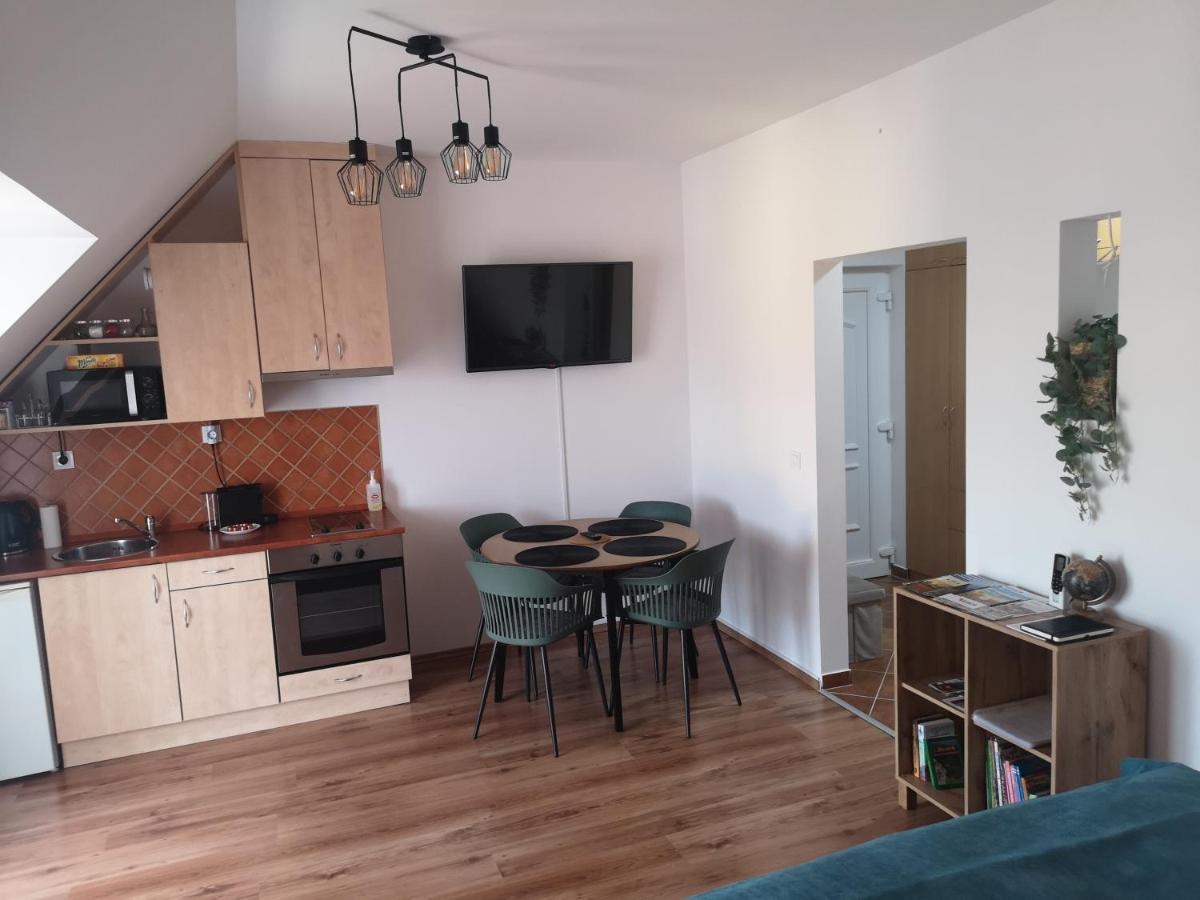Orsika Hilltop Apartman Eger Exterior photo